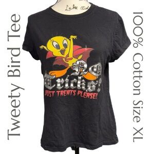 Looney Tunes Tweety Halloween Tee - “No Tricks! Just Treats” Graphic Tee - XL